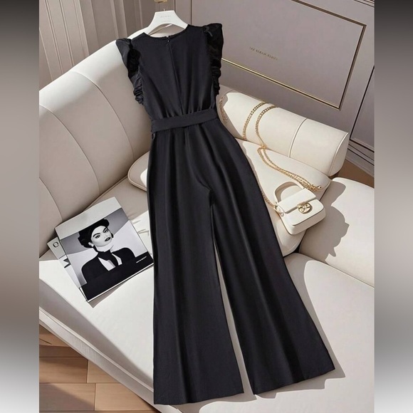 Elegant Floral Romper 🌹 - Picture 2 of 5